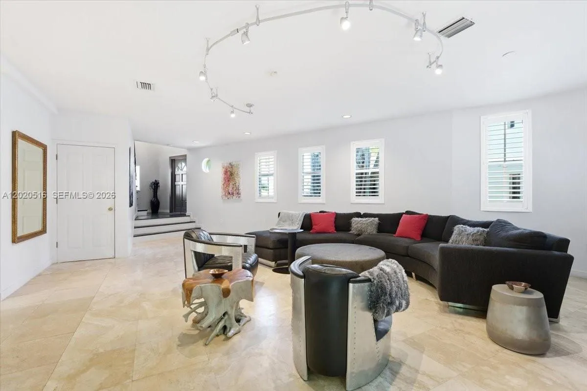 2917 Jackson Ave # 6, Miami FL 33133