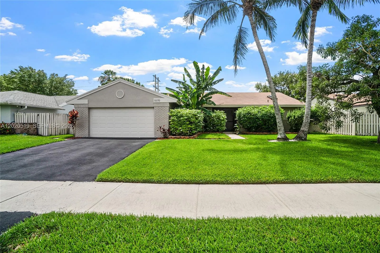4 bedroom 3 bath for sale at 1070 Cedar Creek Way, Davie FL 33325