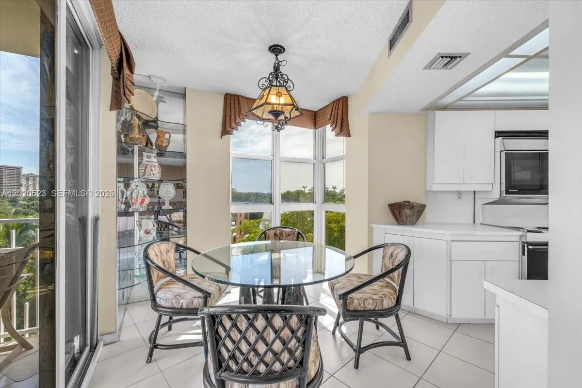 1000 Quayside Ter # 701, Miami FL 33138