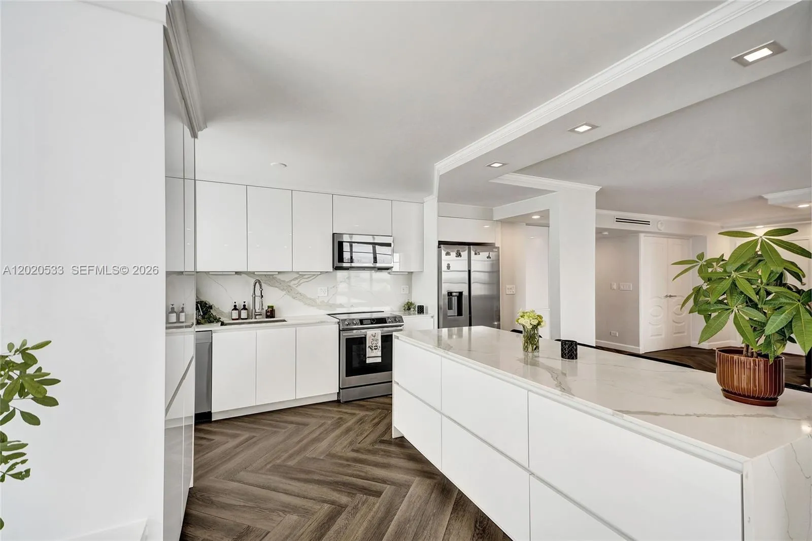 2 bedroom 2 bath for sale at 230 174th St # 2112, Sunny Isles Beach FL 33160