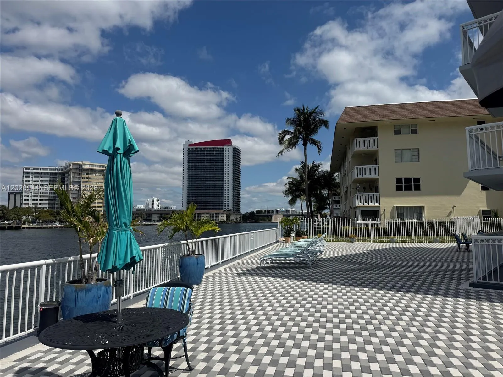 1913 S Ocean Dr # 427, Hallandale Beach FL 33009