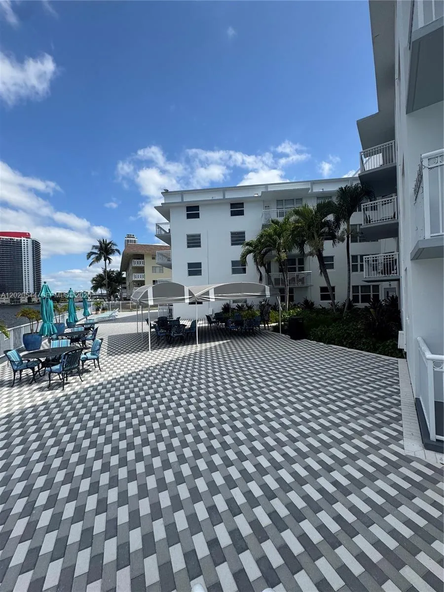 1913 S Ocean Dr # 427, Hallandale Beach FL 33009