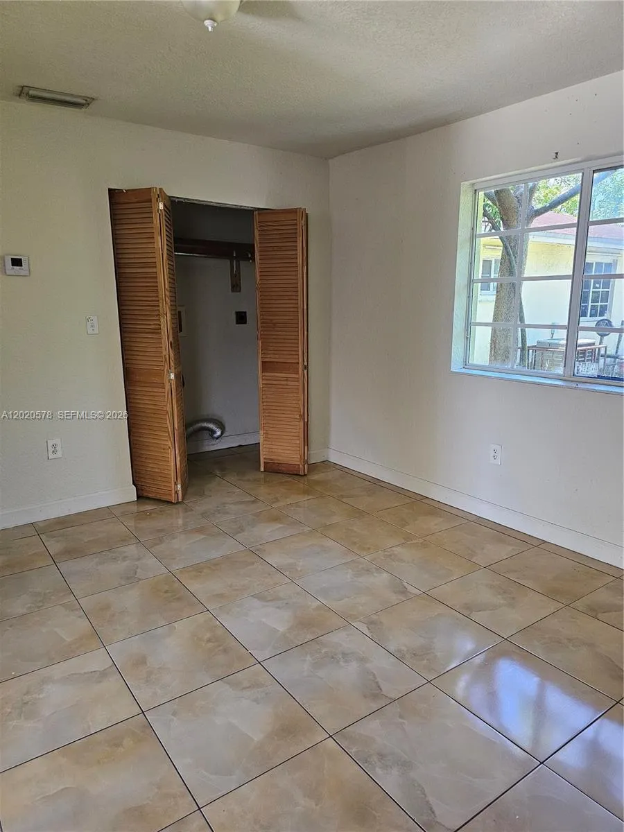 15700 NW 37th Pl, Miami Gardens FL 33054