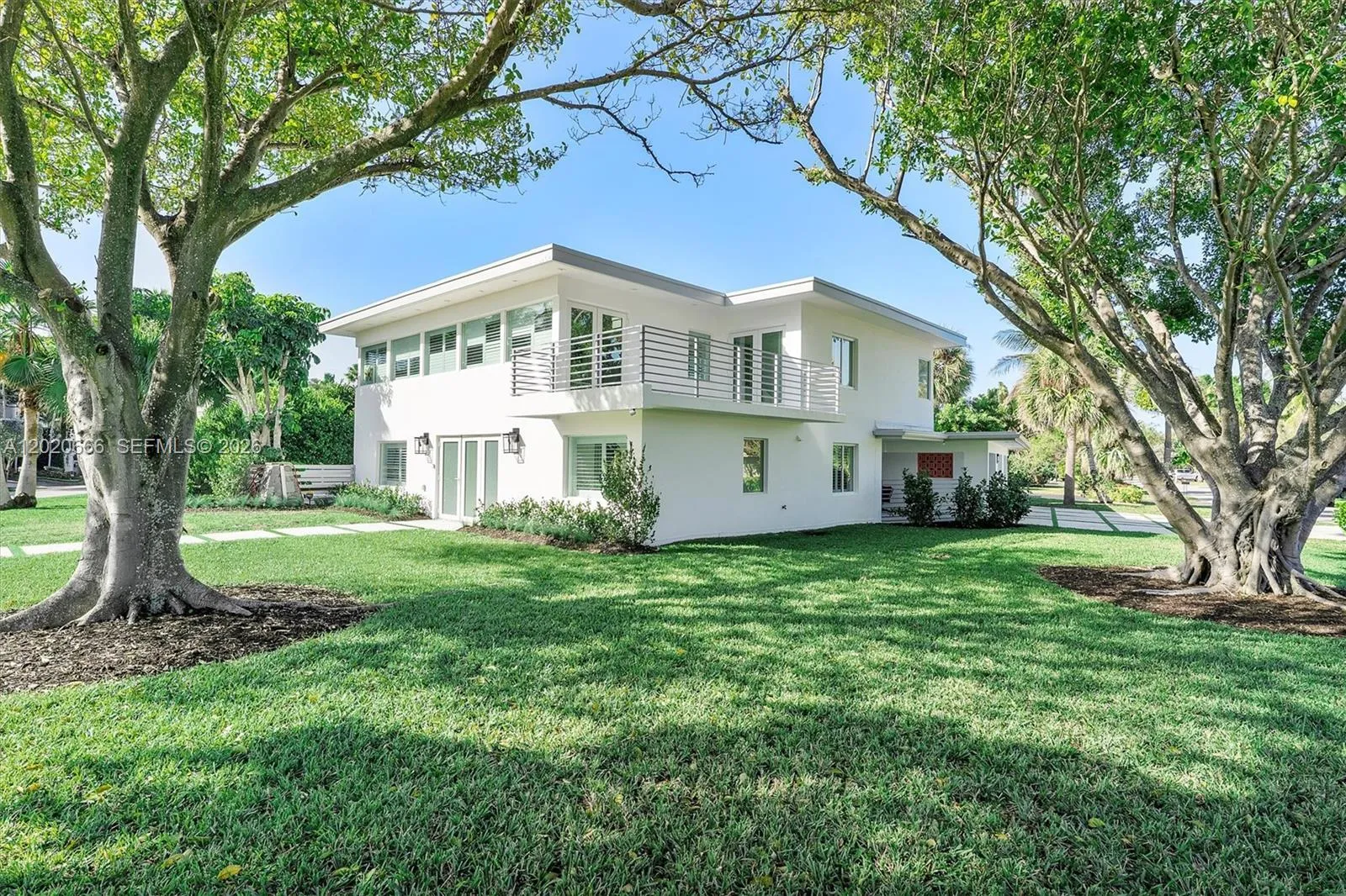 1903 Bay Dr, Pompano Beach FL 33062
