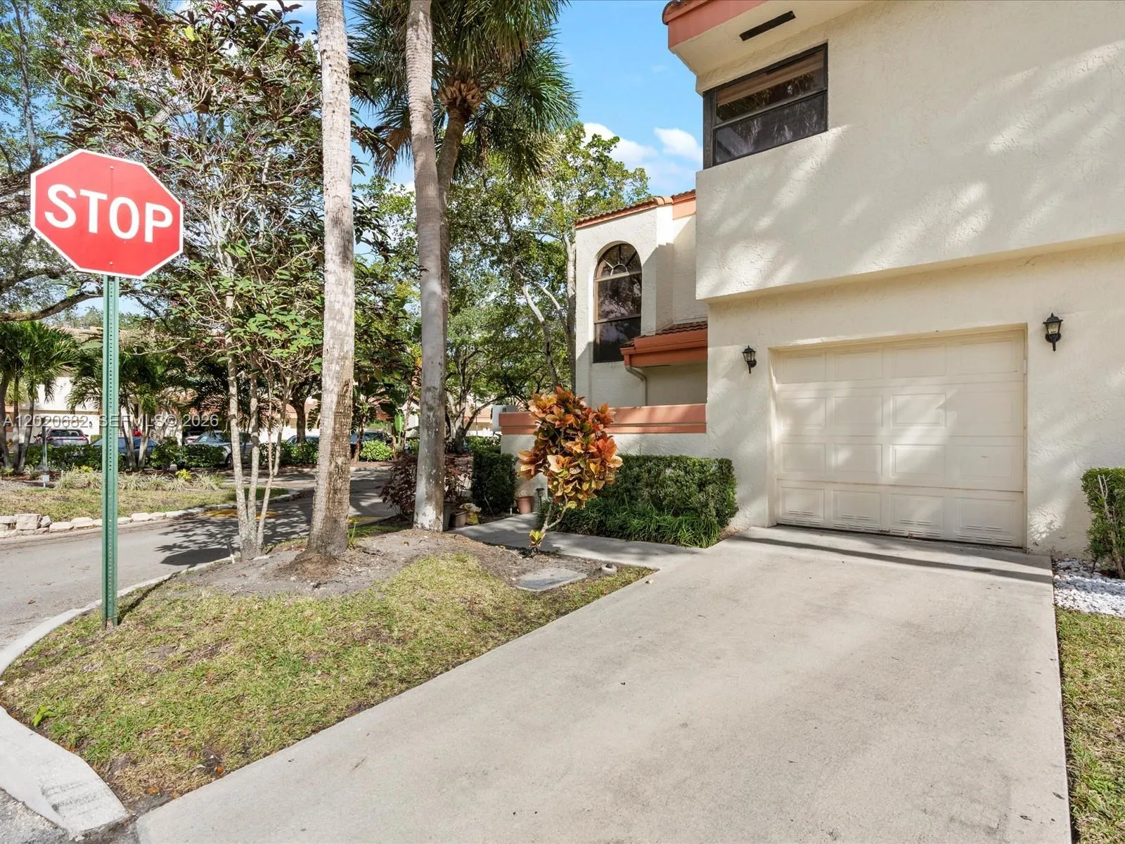 3400 Emerald Oaks Dr # 801, Hollywood FL 33021