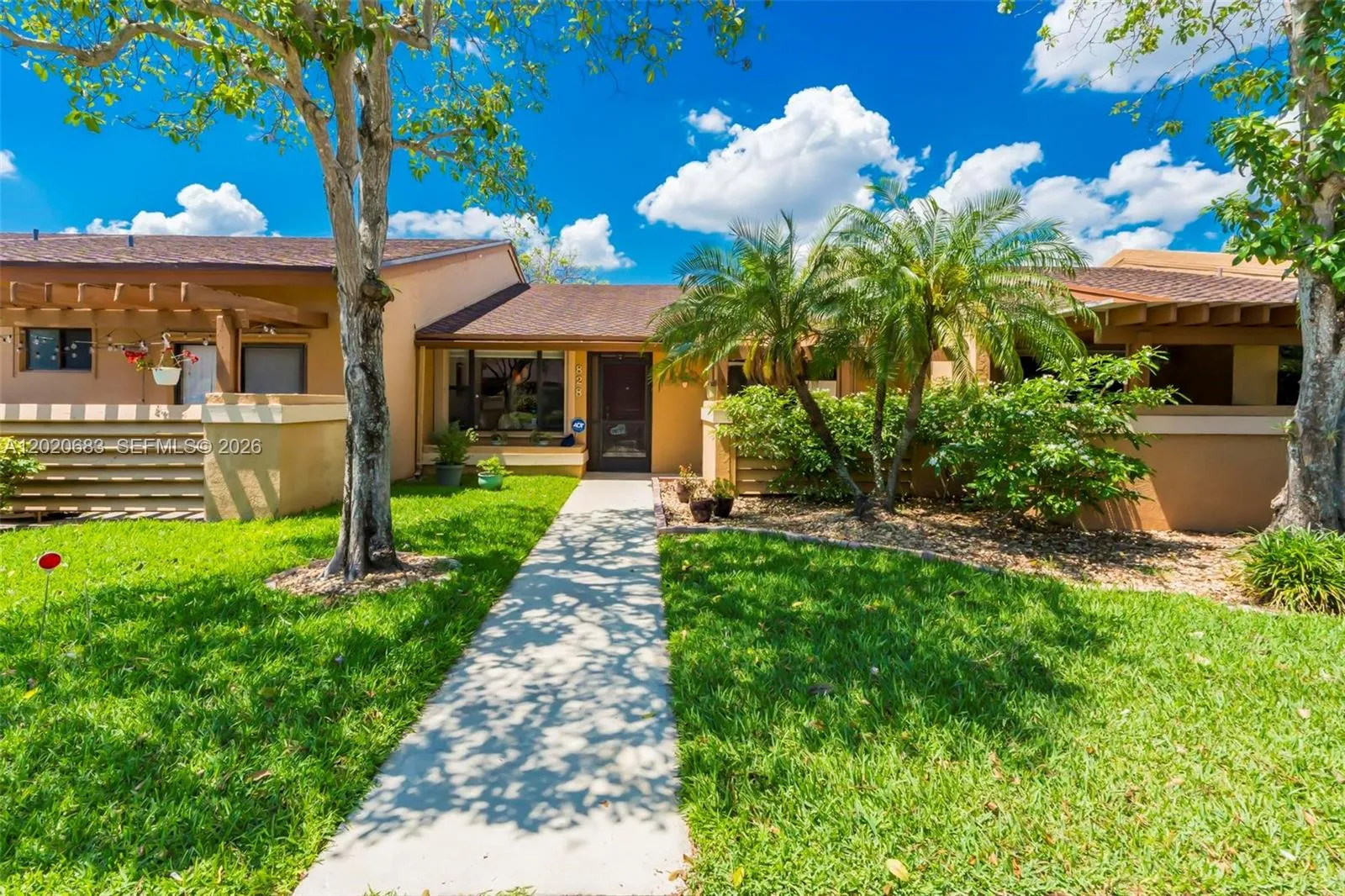 828 NW 79th Ter, Plantation FL 33324