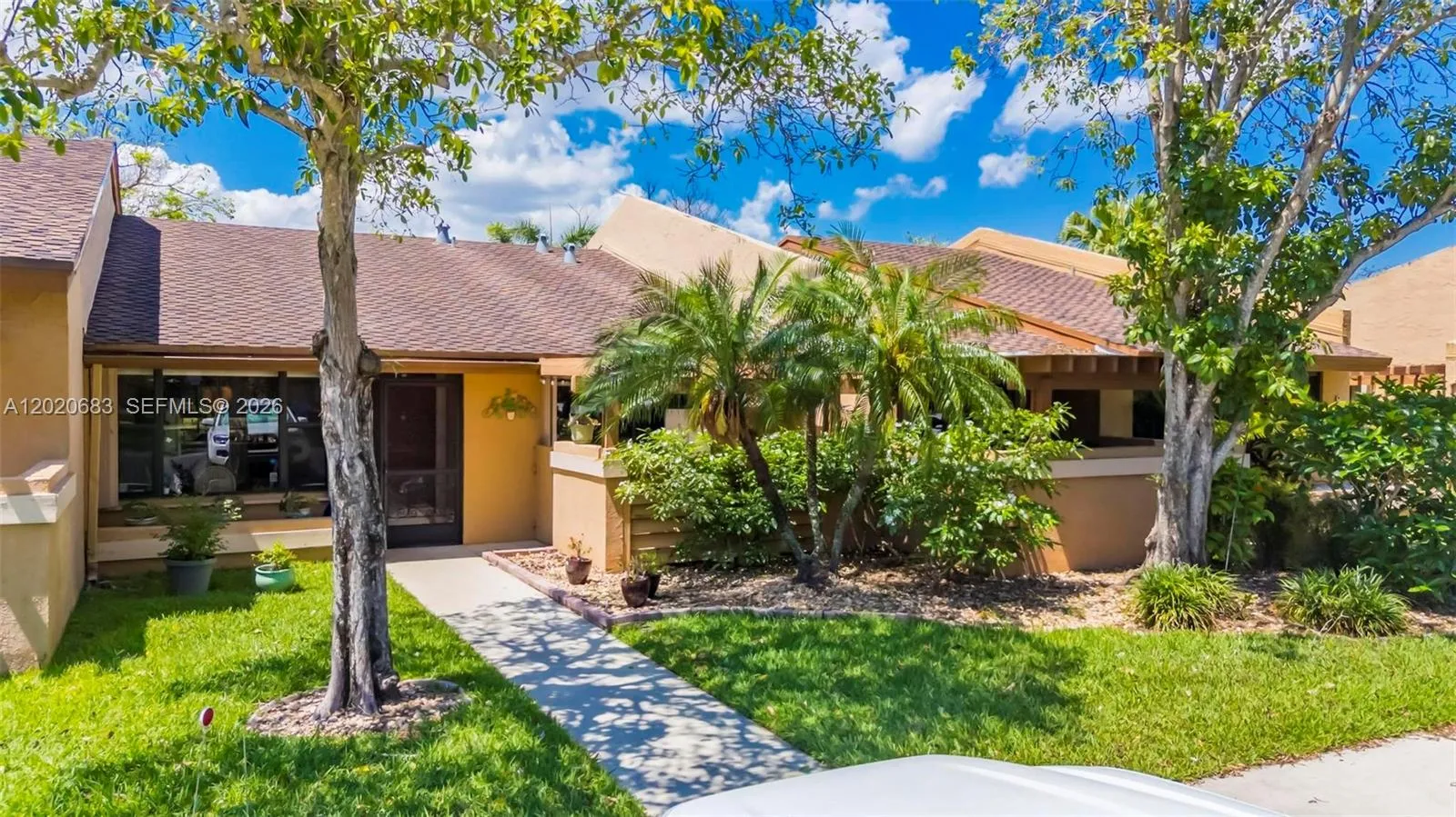 828 NW 79th Ter, Plantation FL 33324