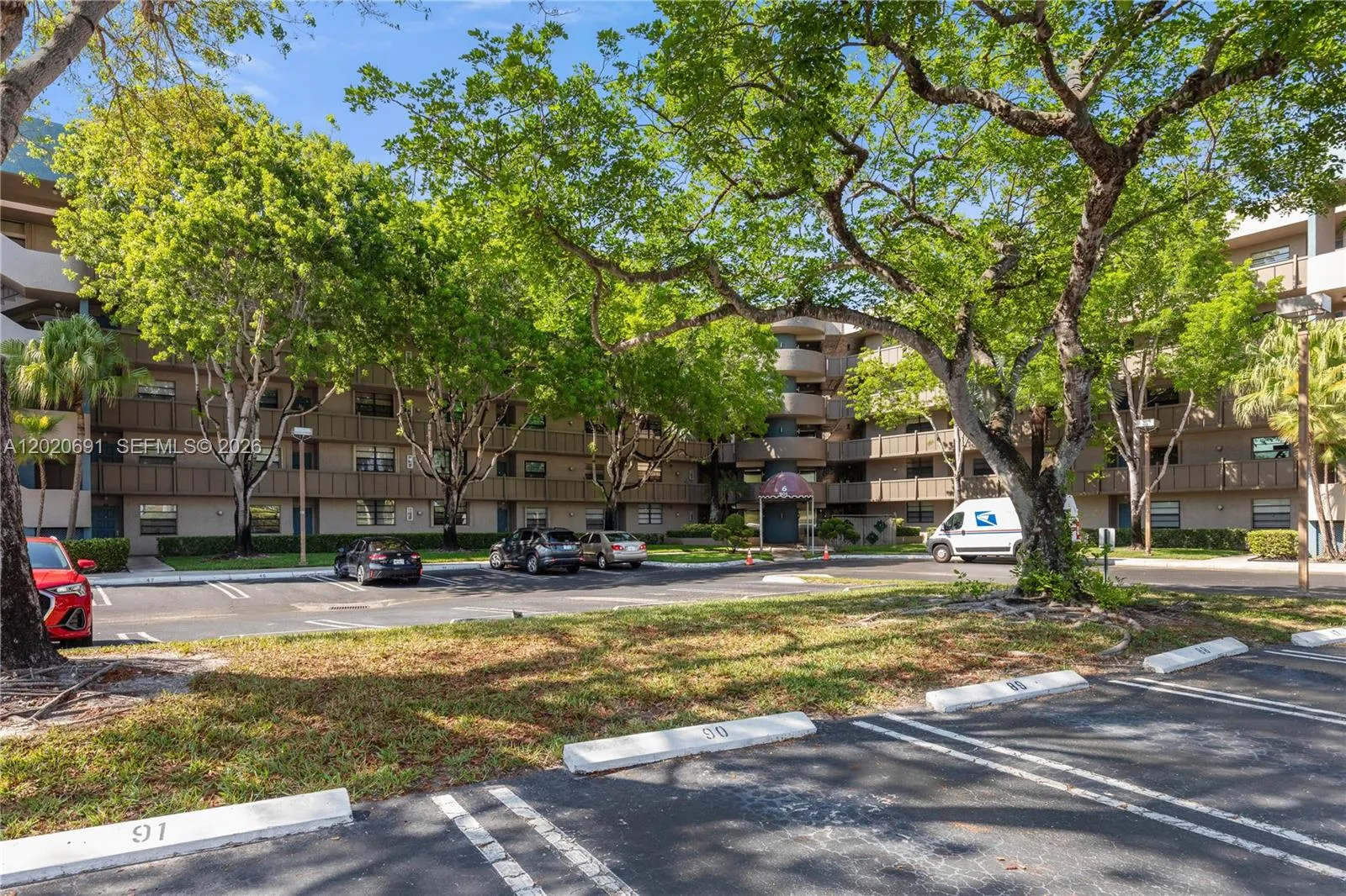 2 bedroom 2 bath for sale at 901 Colony Point Cir # 521, Pembroke Pines FL 33026
