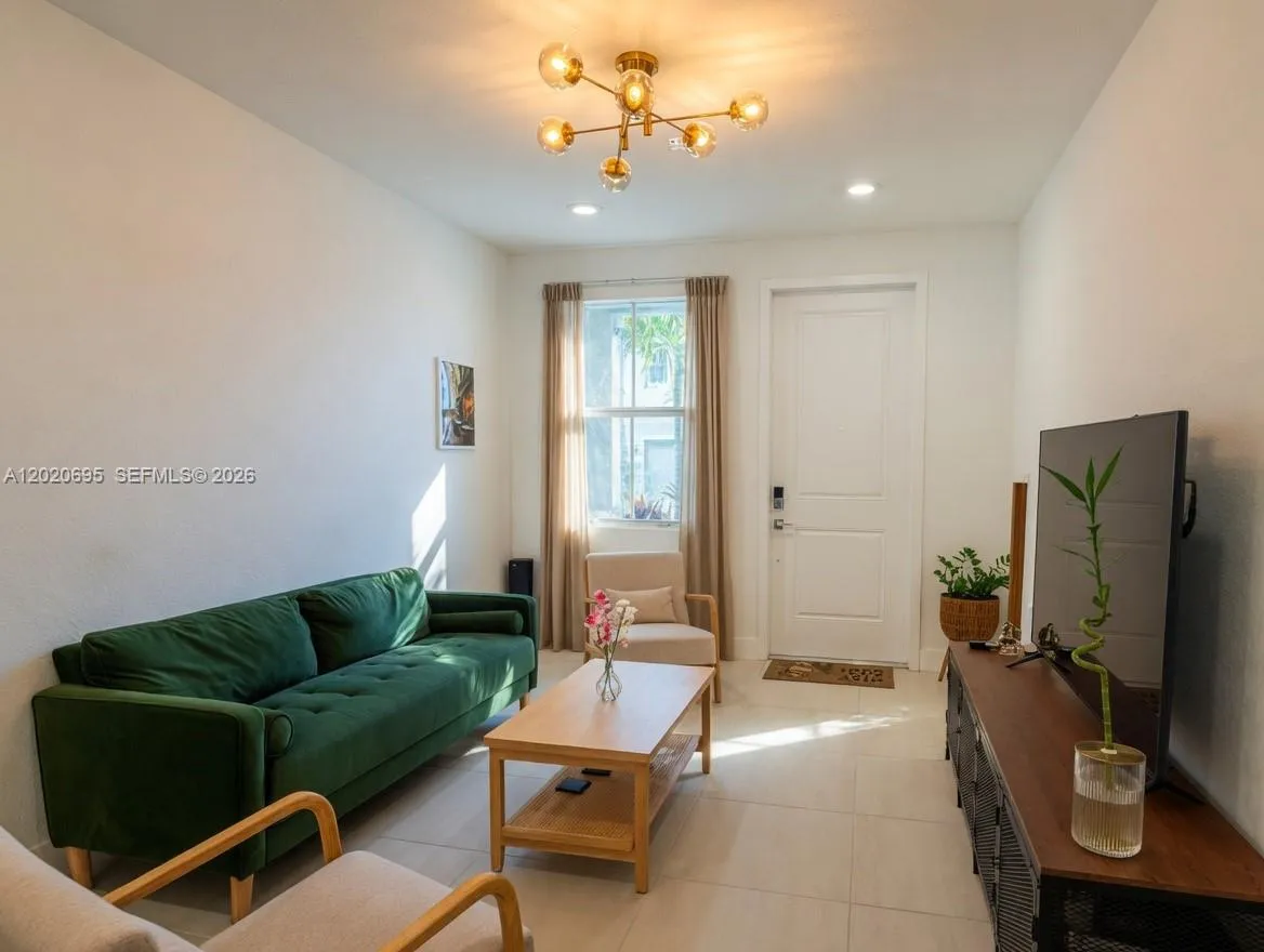 217 SW 170th Ave, Pembroke Pines FL 33027