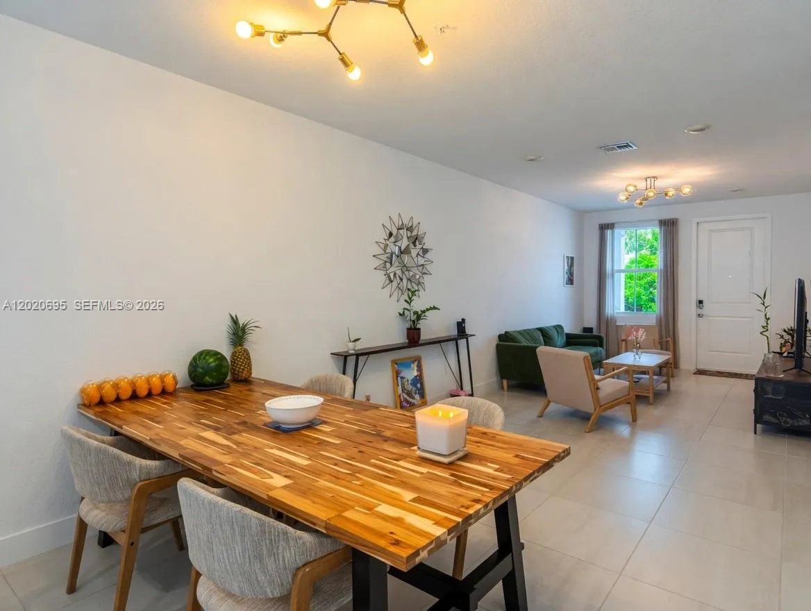 217 SW 170th Ave, Pembroke Pines FL 33027