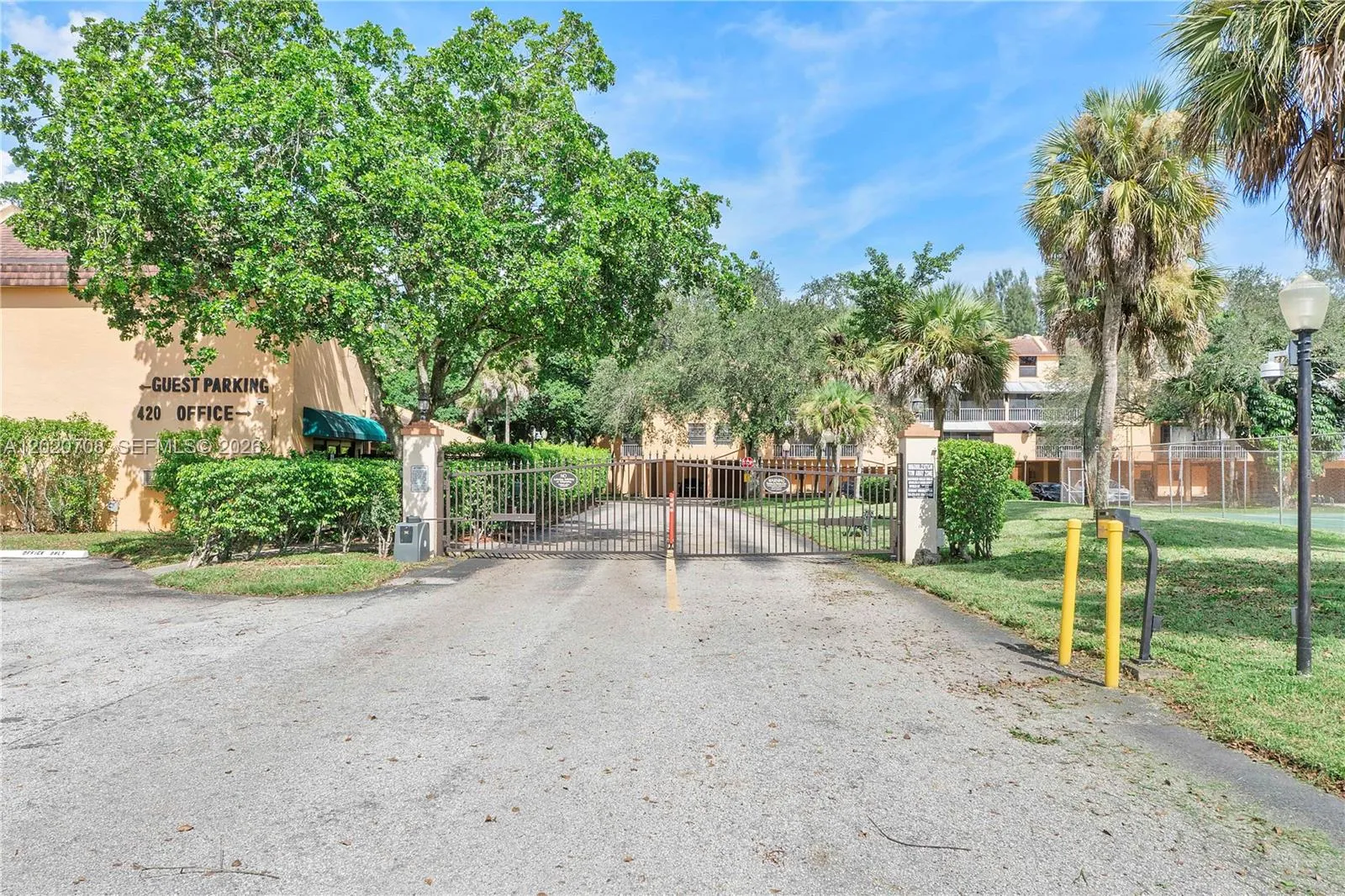430 Commodore Dr # 213, Plantation FL 33325