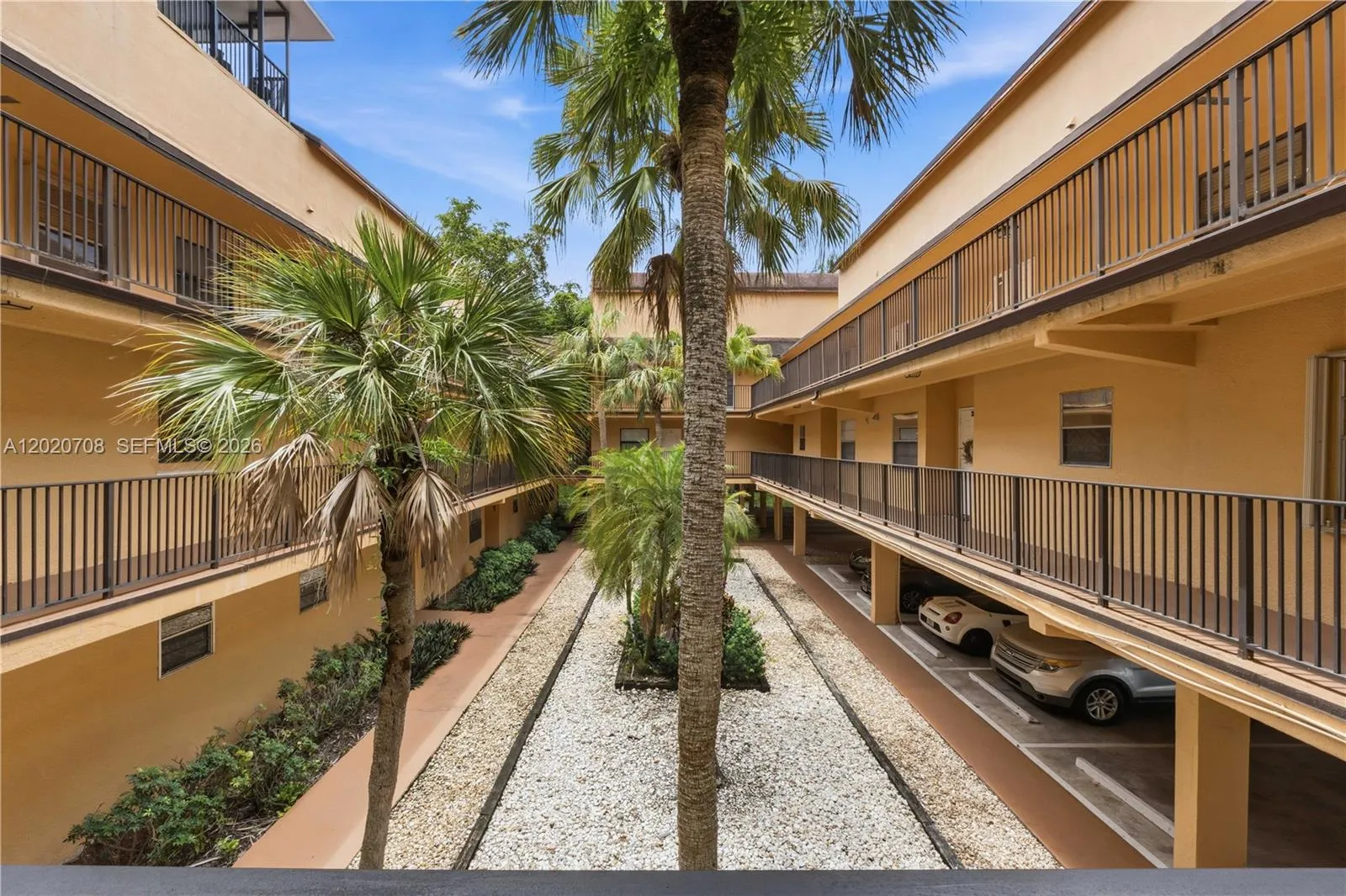 430 Commodore Dr # 213, Plantation FL 33325