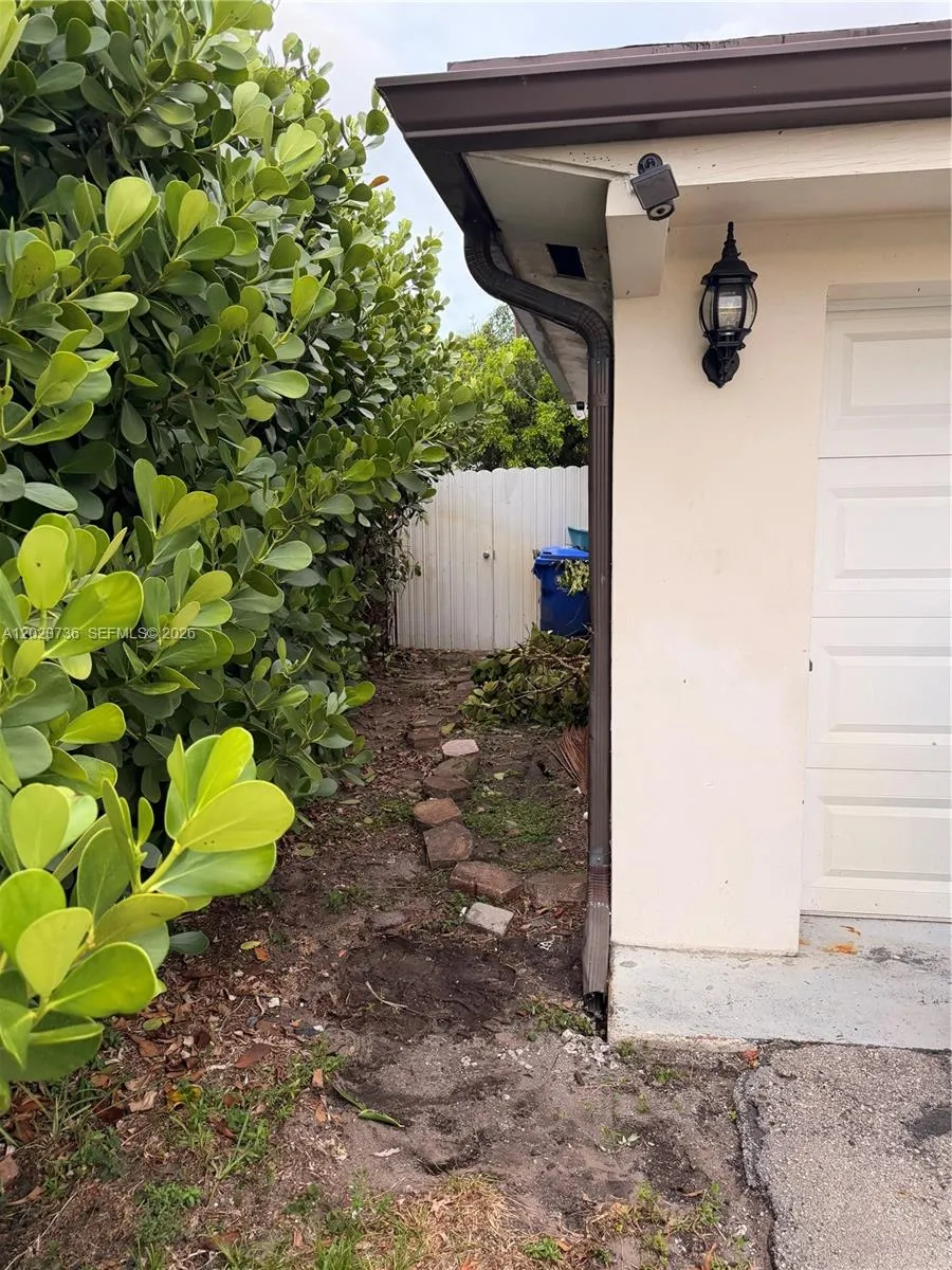 661 SW 67th Ave, Pembroke Pines FL 33023