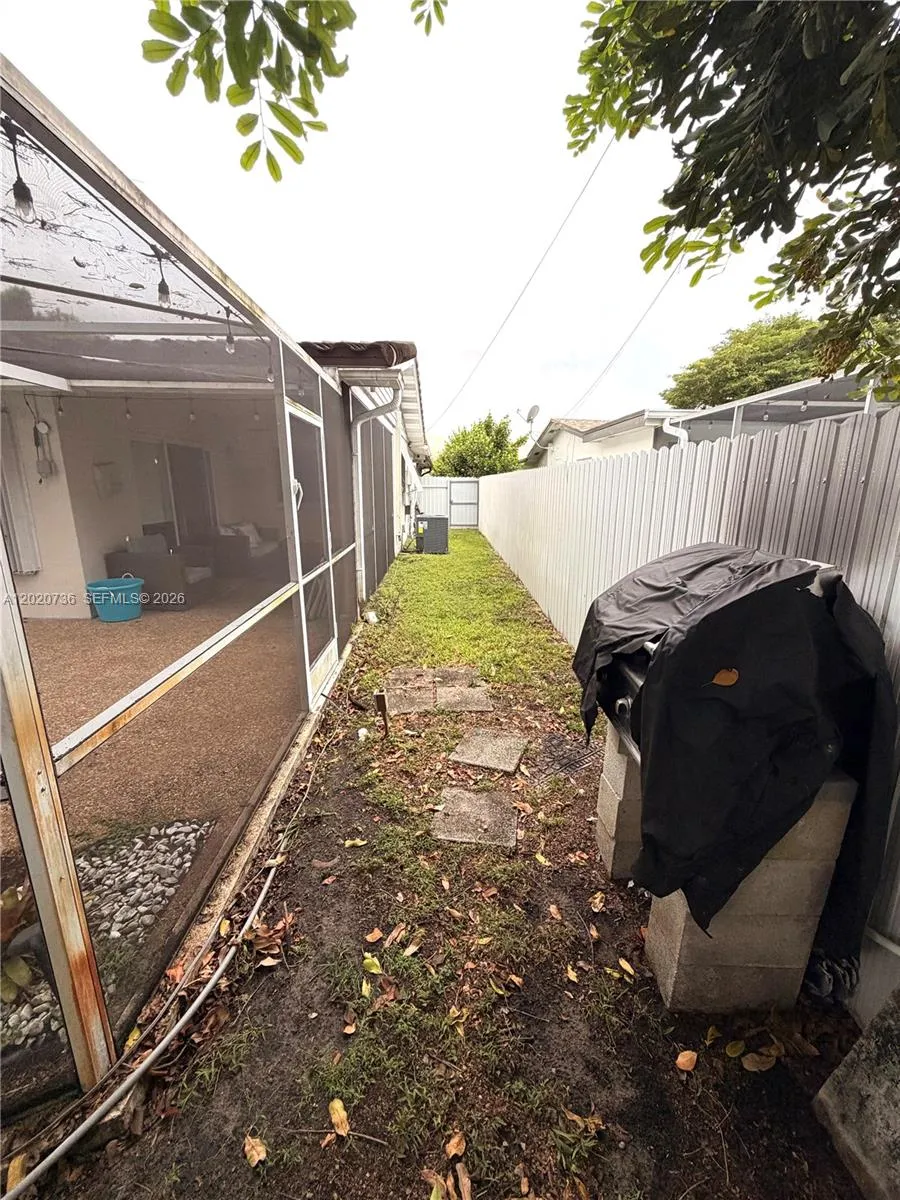 661 SW 67th Ave, Pembroke Pines FL 33023