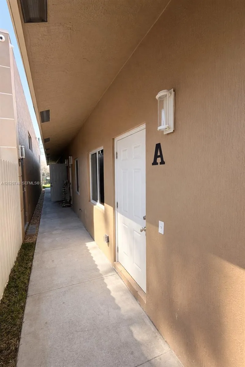 1015 NW 8th Ave # B, Fort Lauderdale FL 33311