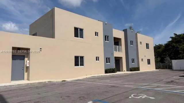 811 E 52nd St # 101, Hialeah FL 33013