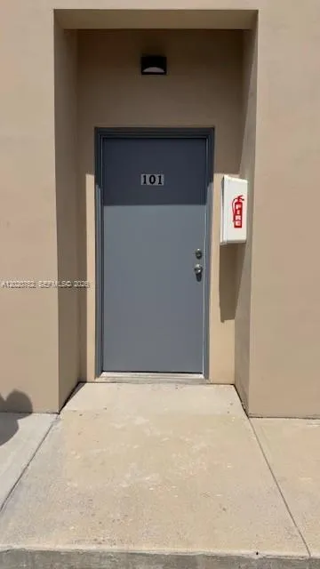 811 E 52nd St # 101, Hialeah FL 33013
