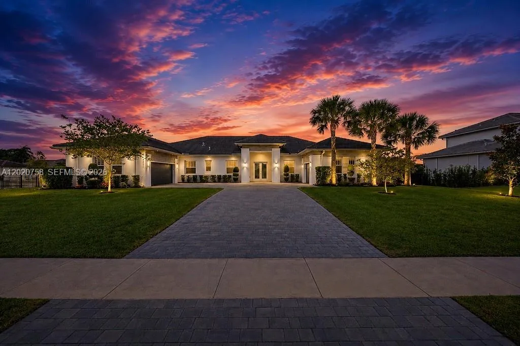 7 bedroom 6 bath for sale at 2031 Meadows Dr, Davie FL 33324