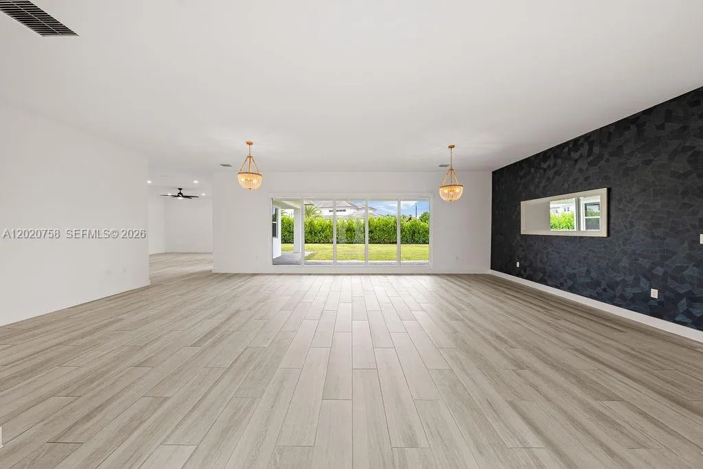 2031 Meadows Dr, Davie FL 33324