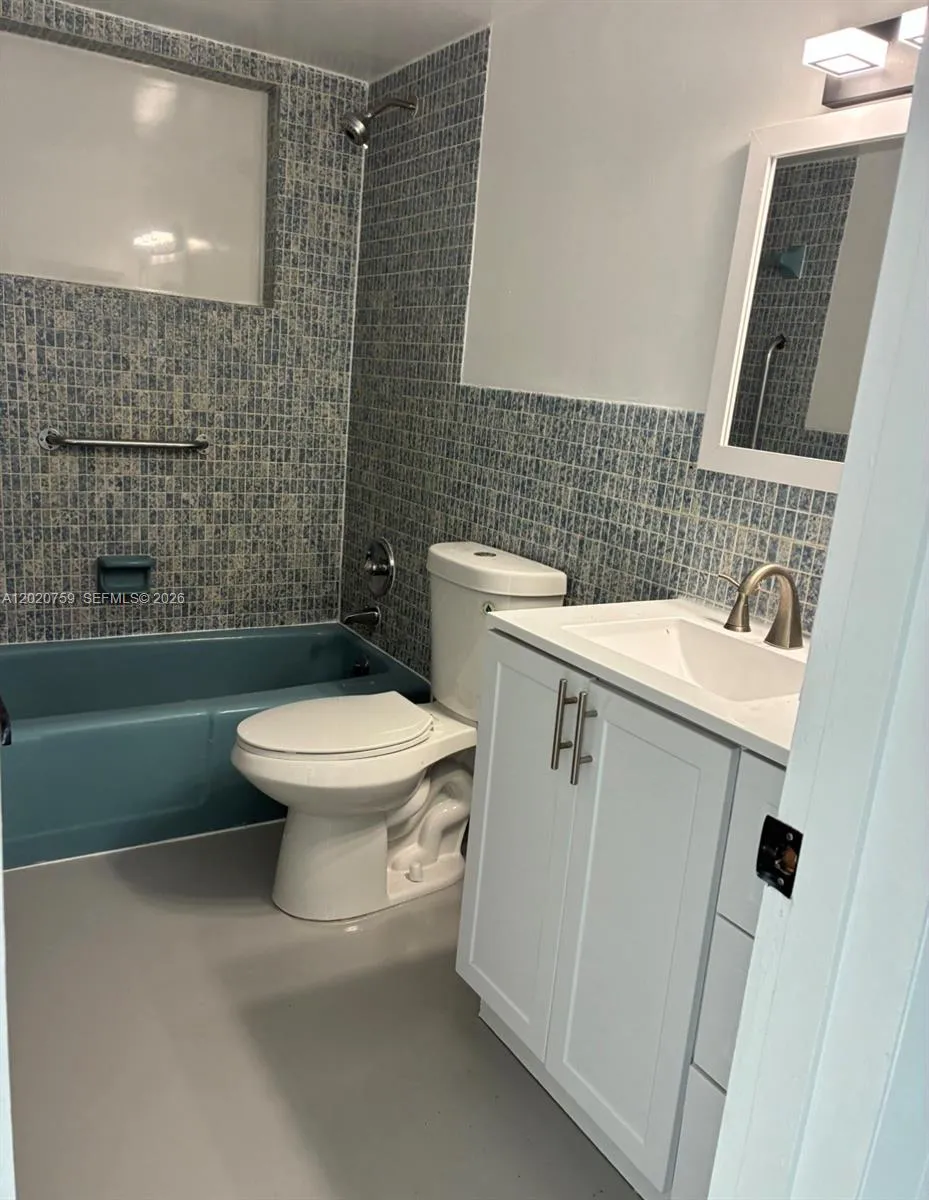 490 NE 170th St, North Miami Beach FL 33162