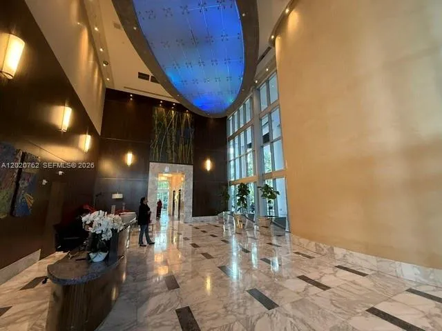 185 SW 7th St # 3803, Miami FL 33130