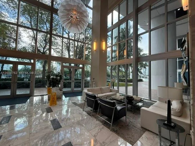 185 SW 7th St # 3803, Miami FL 33130