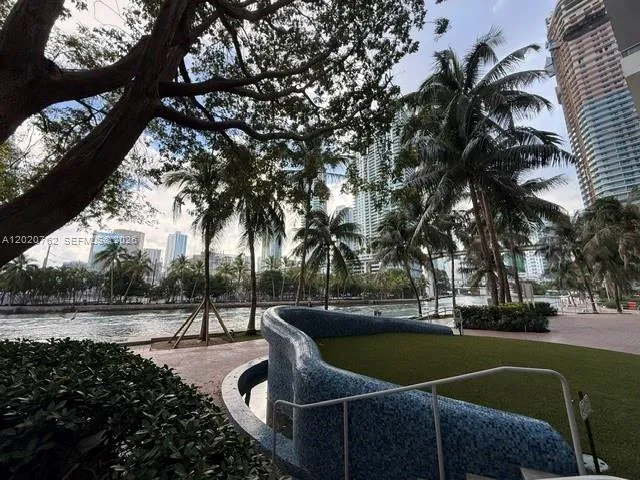 185 SW 7th St # 3803, Miami FL 33130