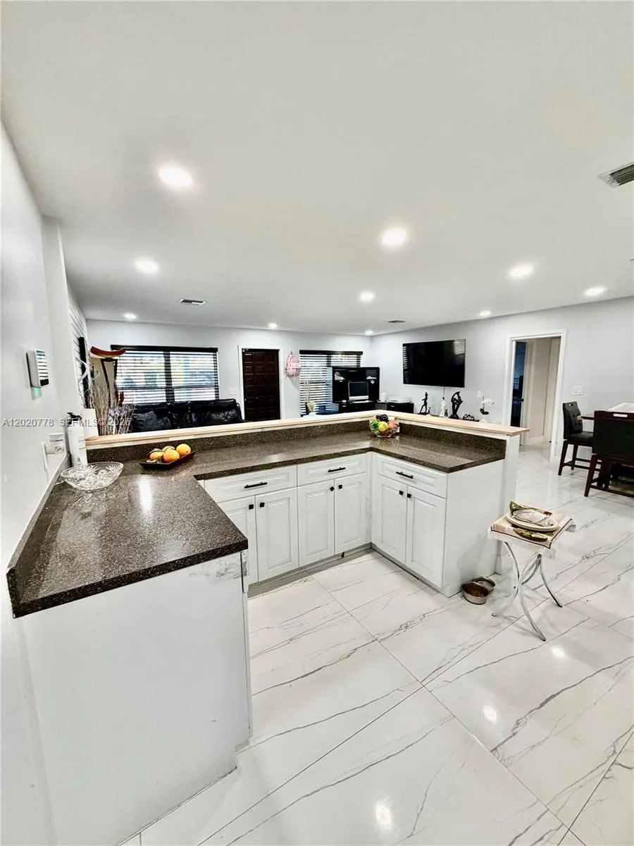 518 NW 47th Ct, Oakland Park FL 33309