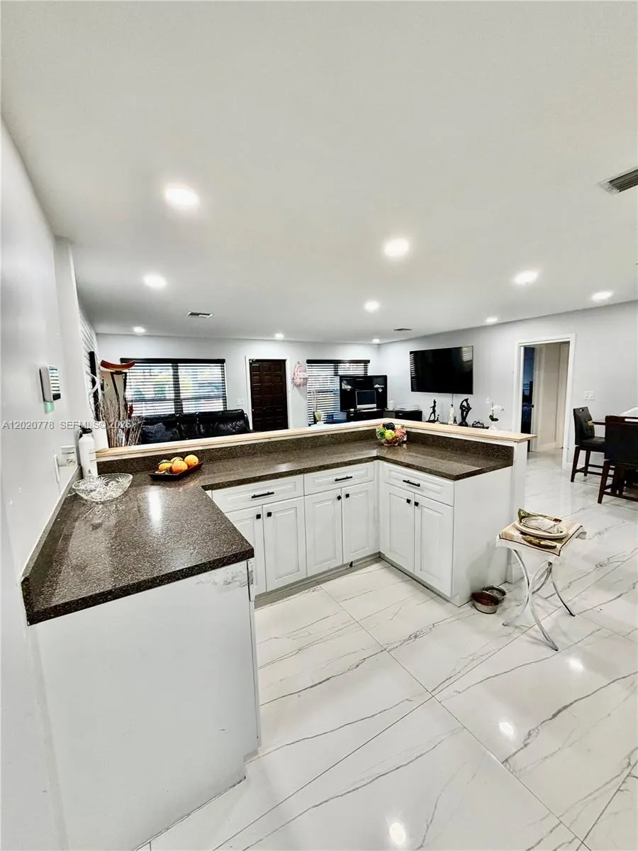 518 NW 47th Ct, Oakland Park FL 33309