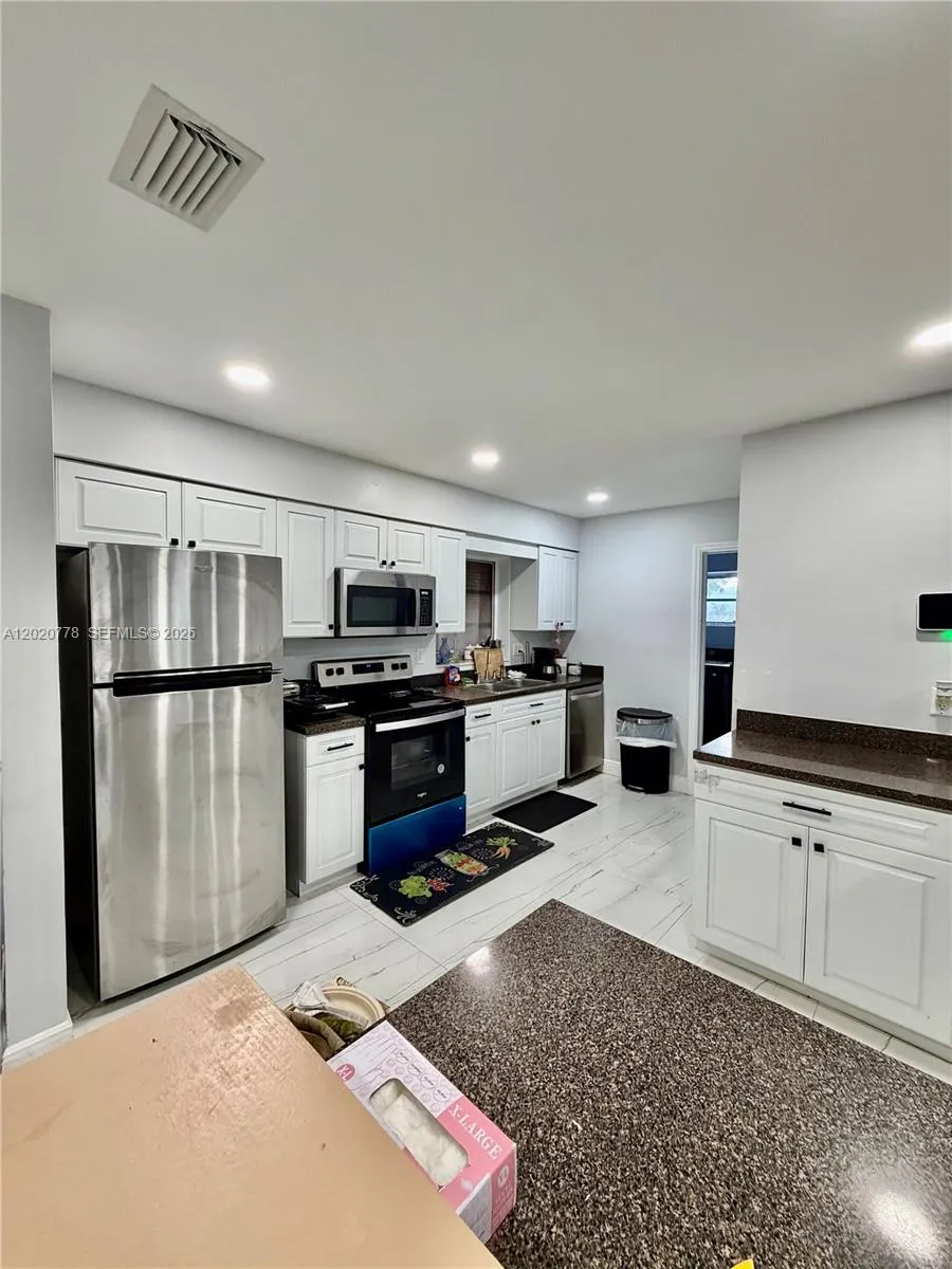 518 NW 47th Ct, Oakland Park FL 33309
