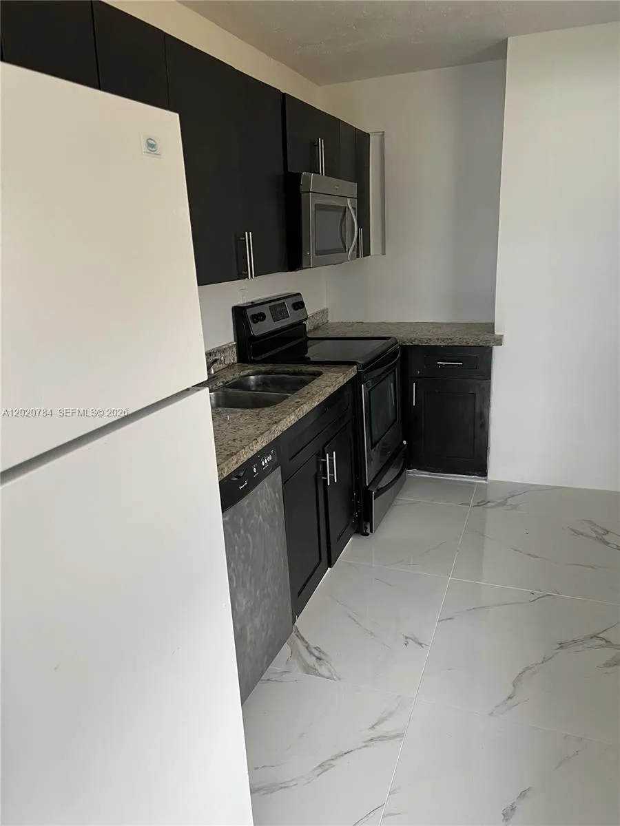 4809 SW 25th St, West Park FL 33023