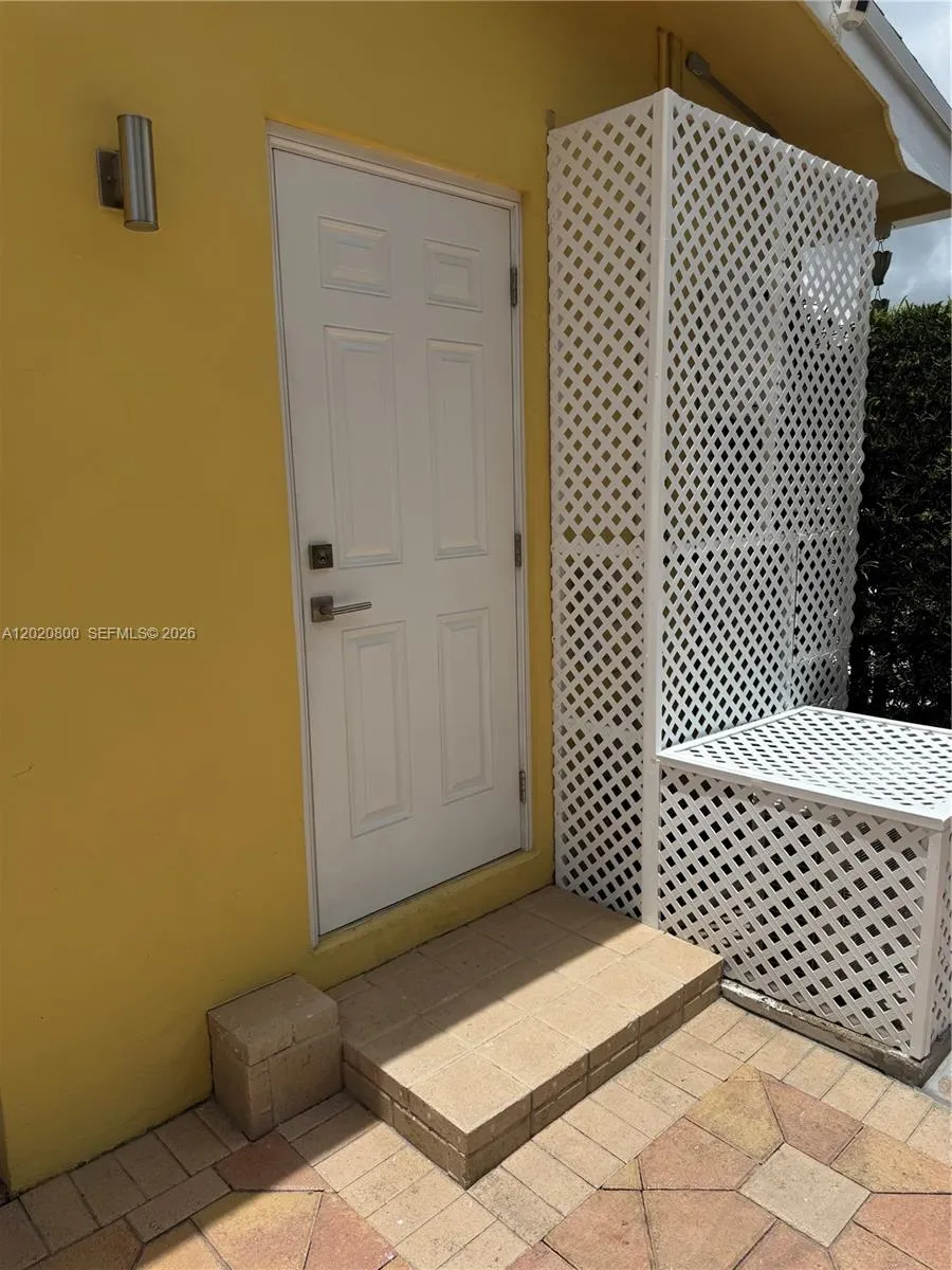 8605 SW 106th St # B, Miami FL 33156