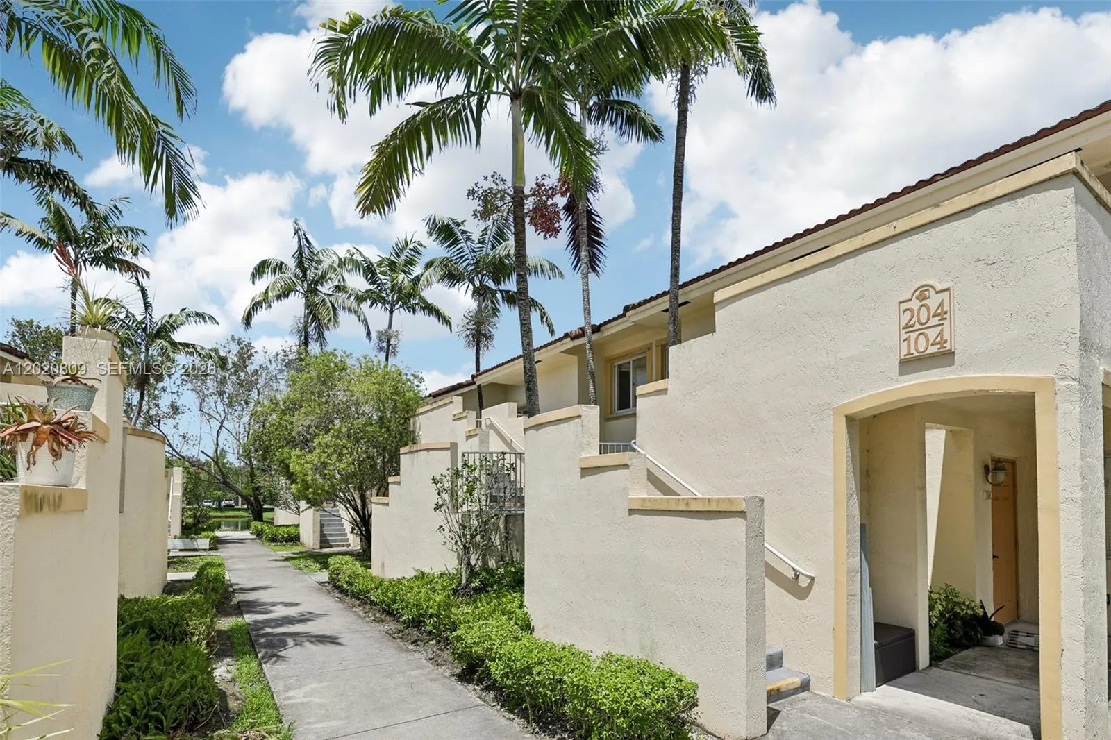 3 bedroom 2 bath for sale at 6235 SW 47th Mnr # 201, Davie FL 33314