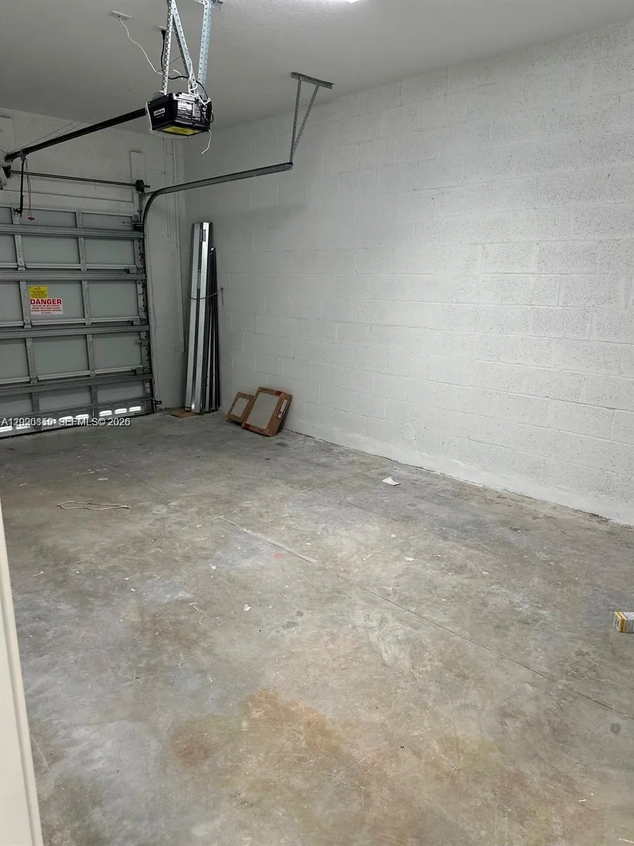 853 SW 12th St, Florida City FL 33034