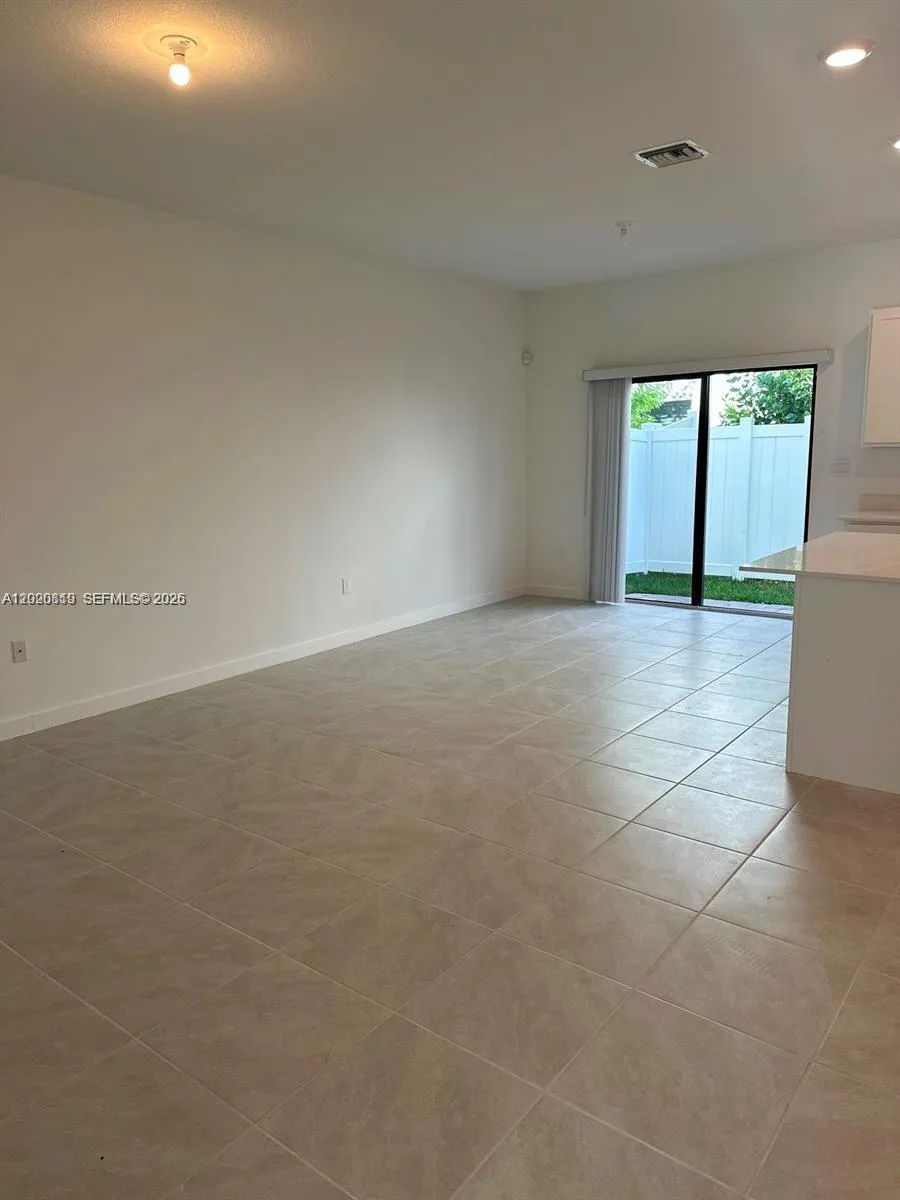 853 SW 12th St, Florida City FL 33034
