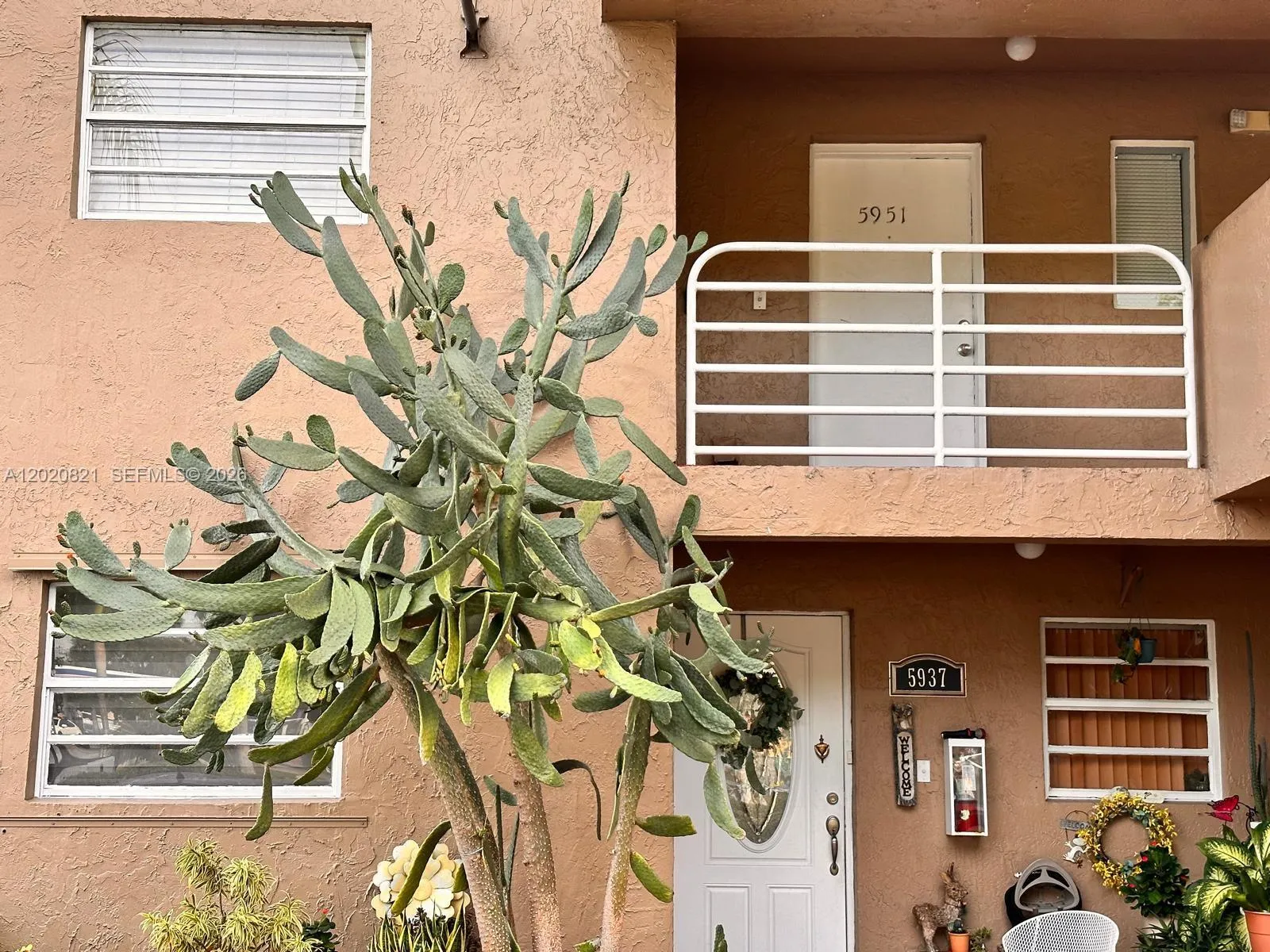 2 bedroom 2 bath for sale at 5953 W 28th Ave # 24, Hialeah FL 33016