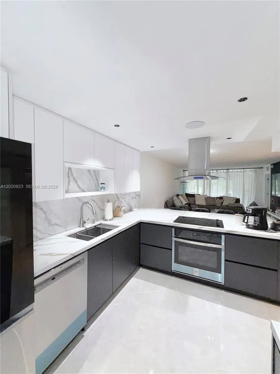 2 bedroom 2 bath for sale at 605 Oaks Dr # 307, Pompano Beach FL 33069