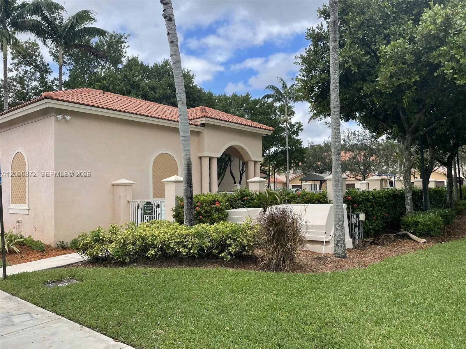 8835 S Isles Cir, Tamarac FL 33321