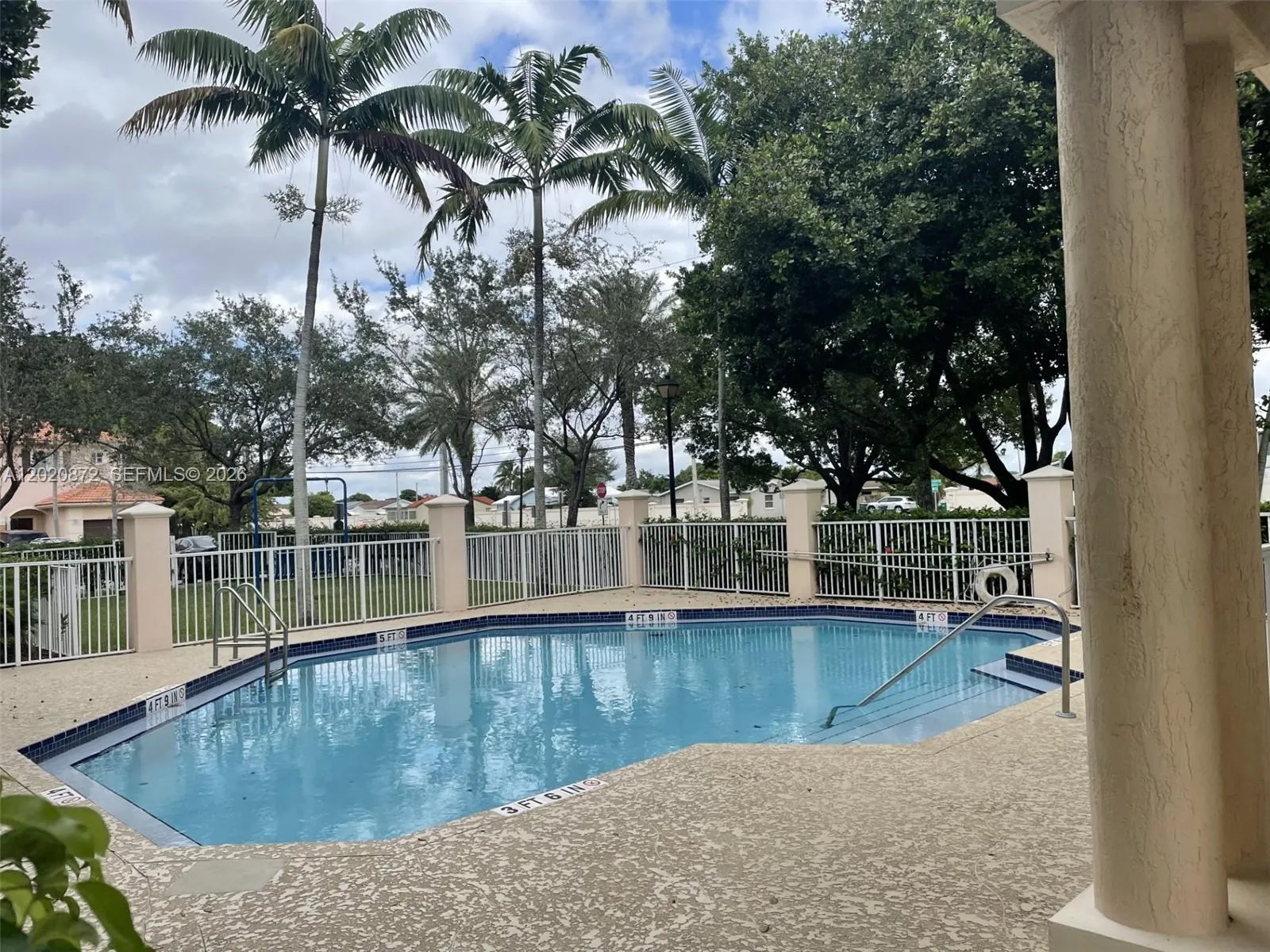 8835 S Isles Cir, Tamarac FL 33321