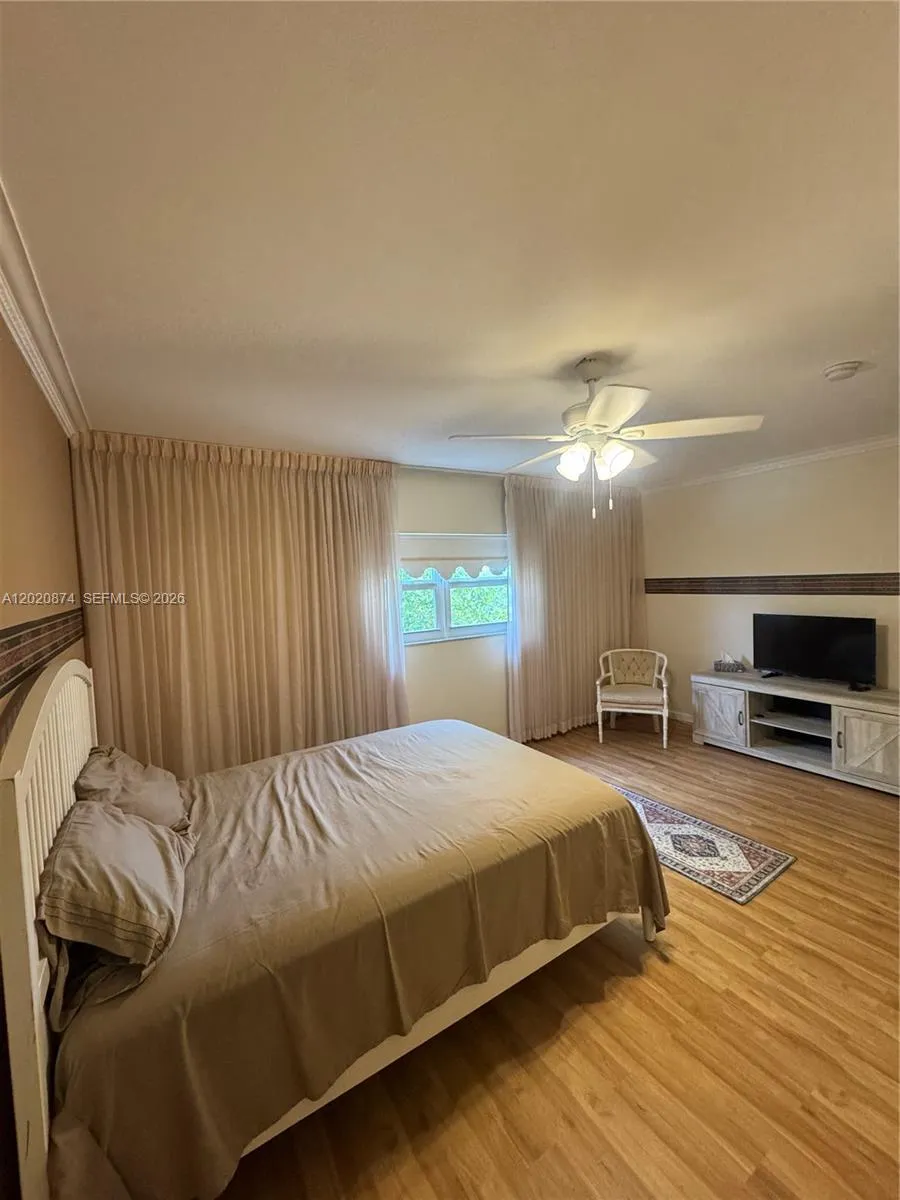 2 bedroom 2 bath for sale at 6731 Cypress Rd # 410, Plantation FL 33317