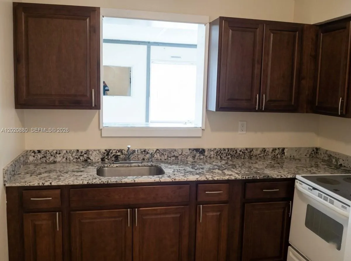 2781 SW 4th St # 2781, Fort Lauderdale FL 33312