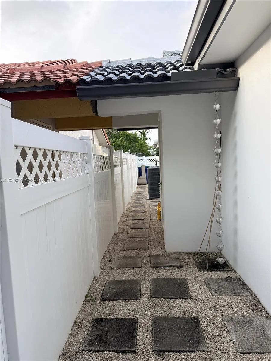11640 NW 23rd St, Coral Springs FL 33065