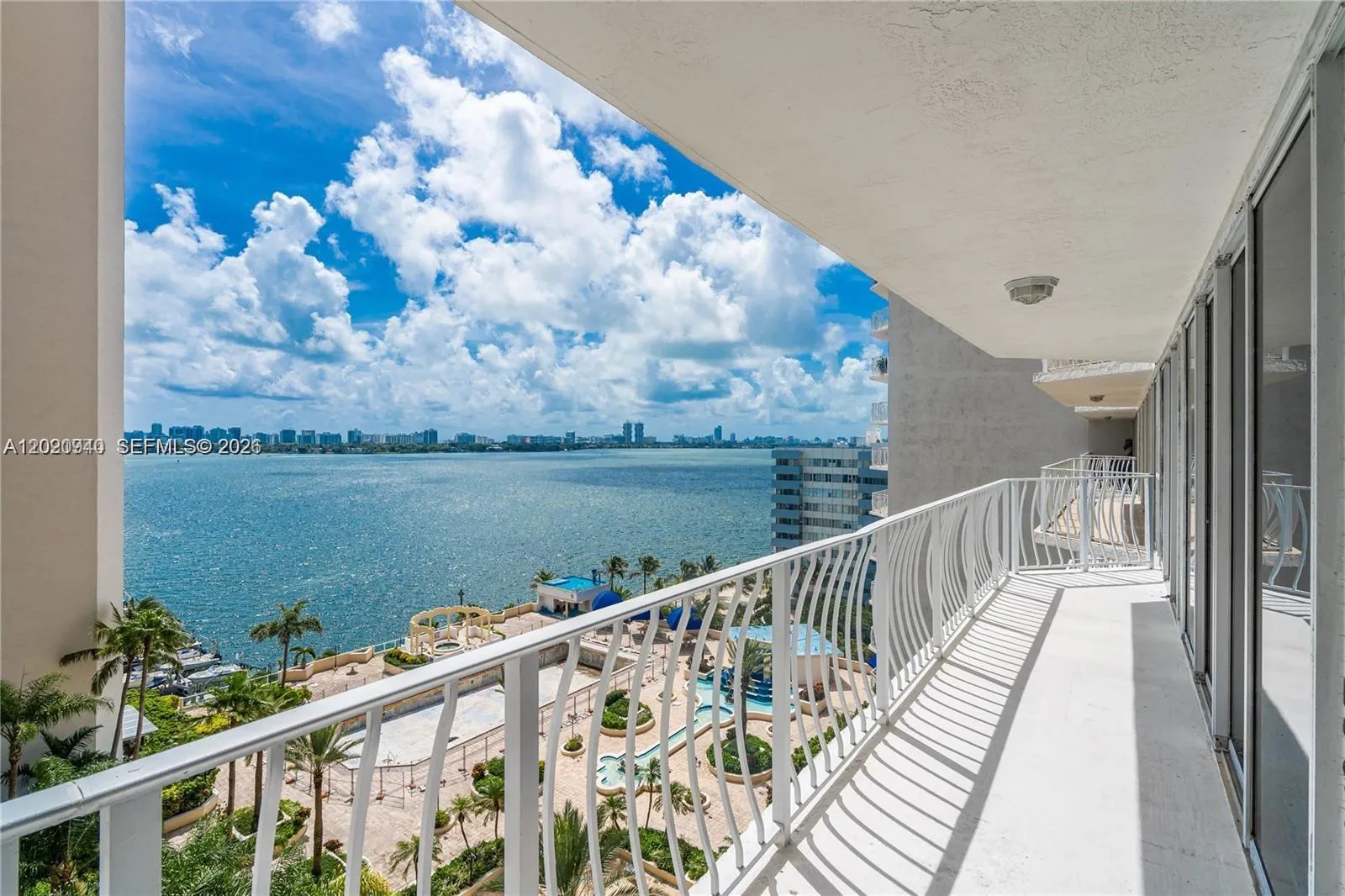 7601 E Treasure Dr # 910, North Bay Village FL 33141