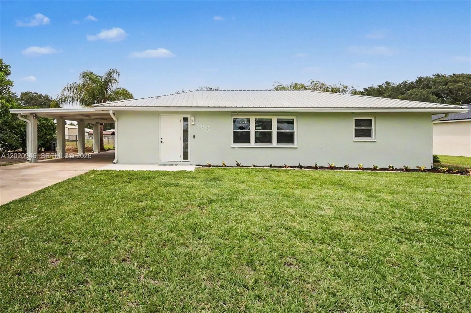 205 E Sugarland Cir, Clewiston FL 33440