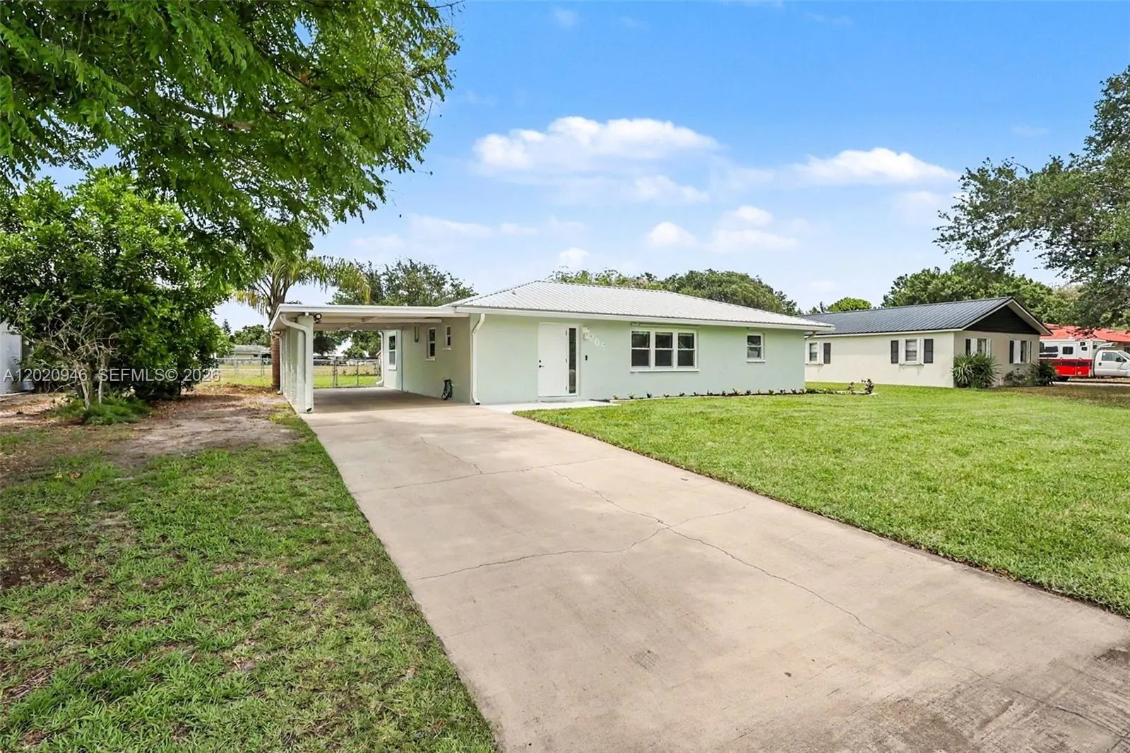 205 E Sugarland Cir, Clewiston FL 33440