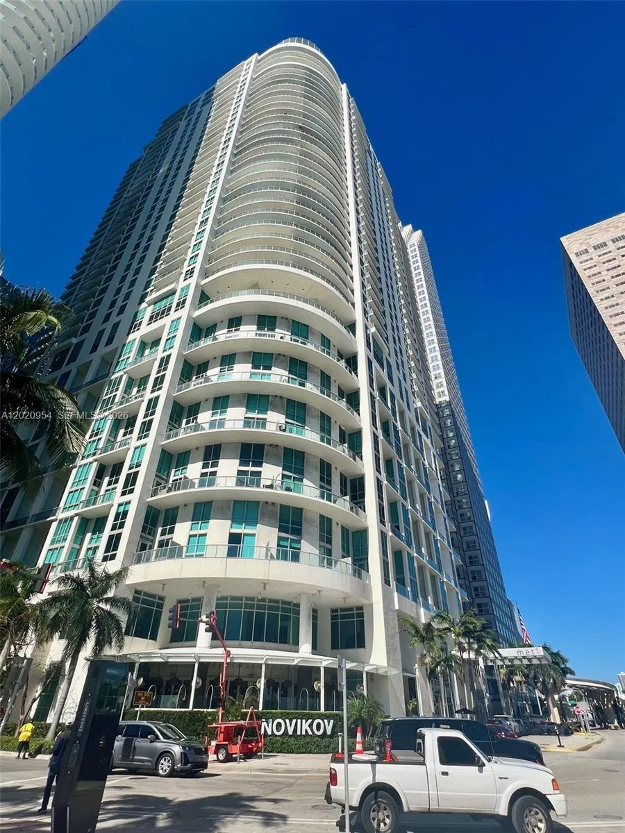 300 S Biscayne Blvd # 3907, Miami FL 33131