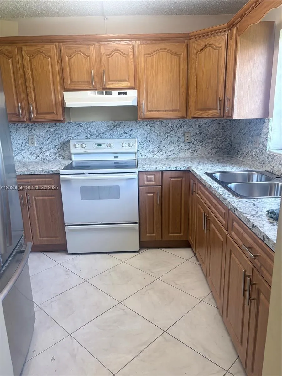 5300 Washington St # R101, Hollywood FL 33021