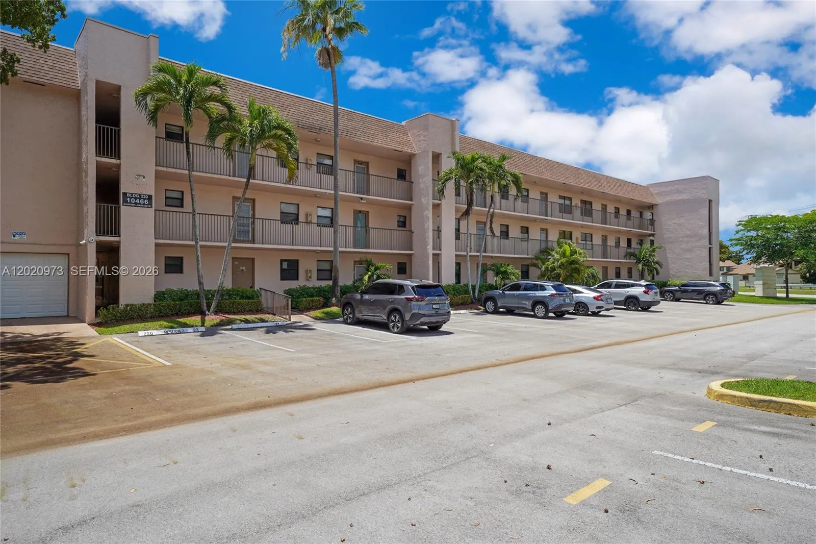 1 bedroom 1 bath for sale at 10466 Sunrise Lakes Blvd # 107, Sunrise FL 33322