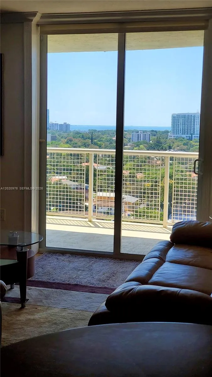900 SW 8th St # 1501, Miami FL 33130
