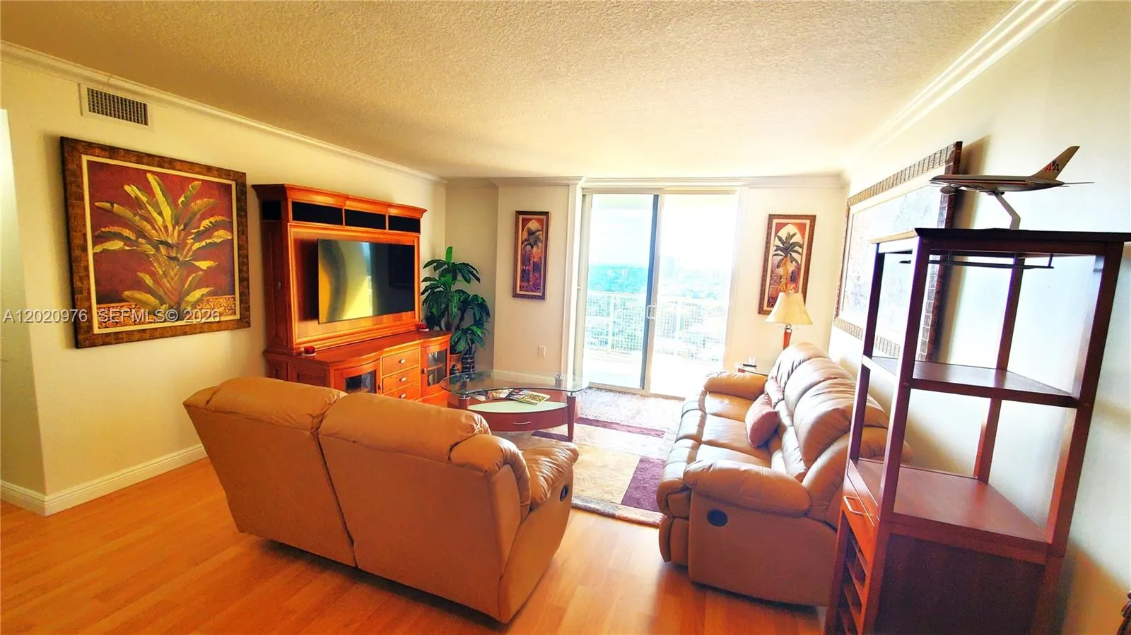 900 SW 8th St # 1501, Miami FL 33130